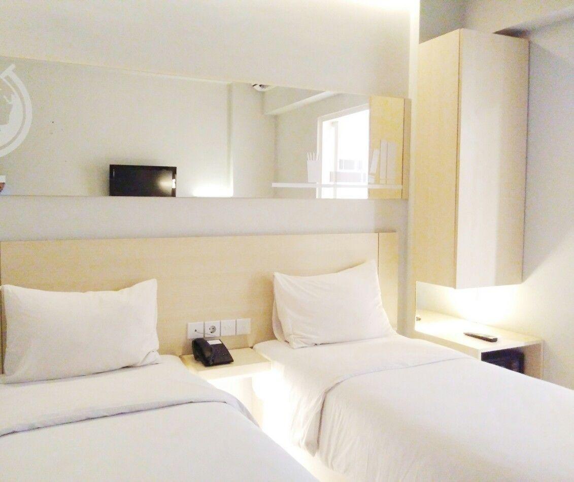 Cleo Hotel Tunjungan Surabaya Exterior photo