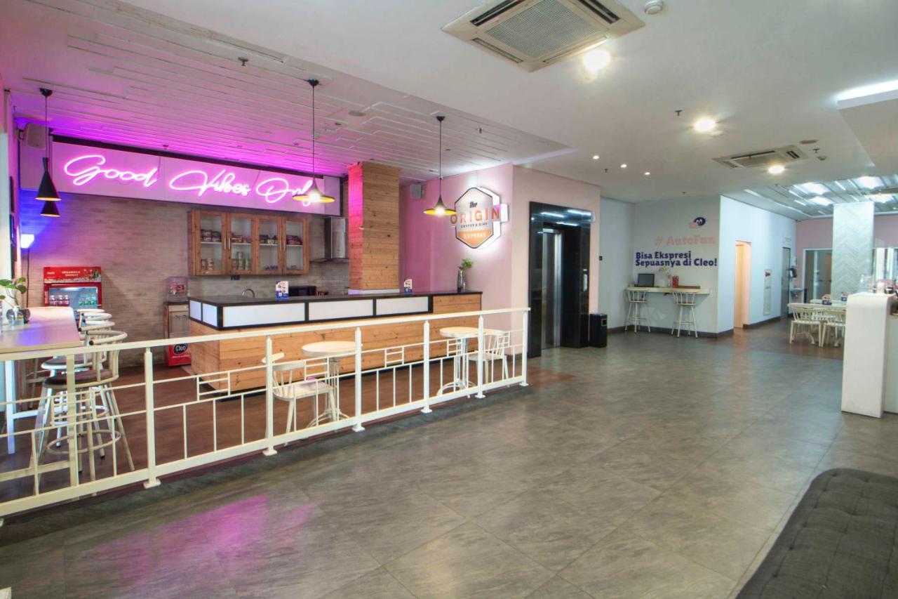 Cleo Hotel Tunjungan Surabaya Exterior photo