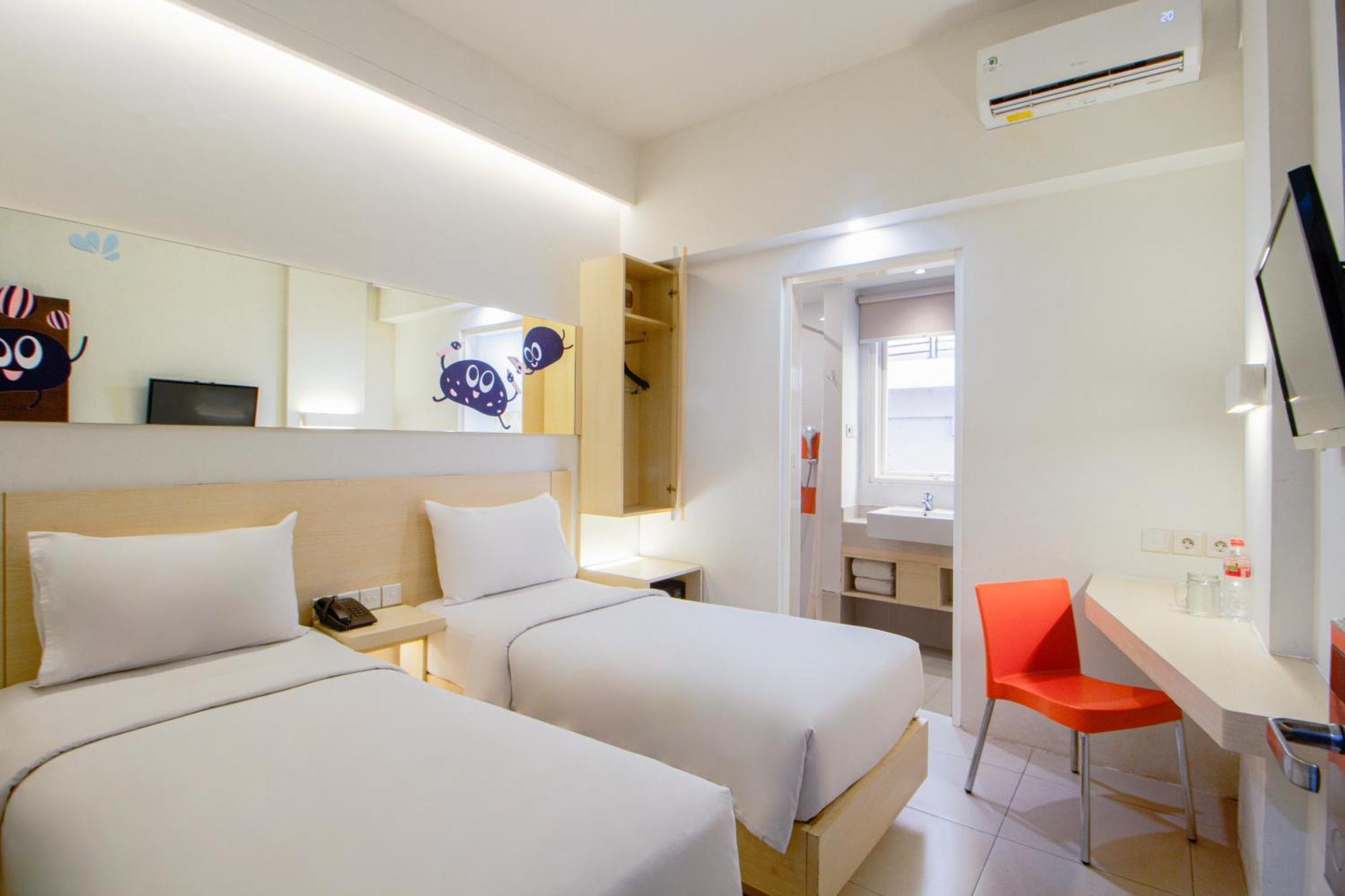 Cleo Hotel Tunjungan Surabaya Exterior photo