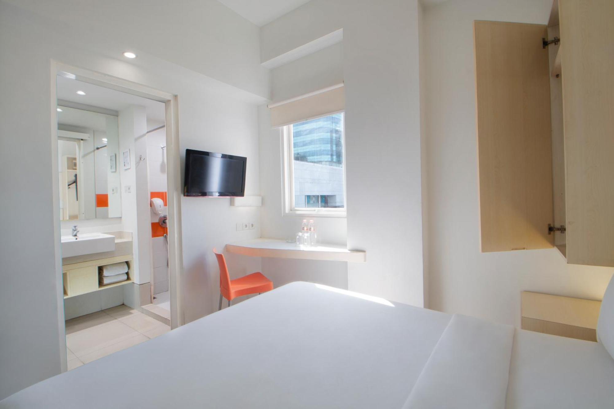 Cleo Hotel Tunjungan Surabaya Exterior photo