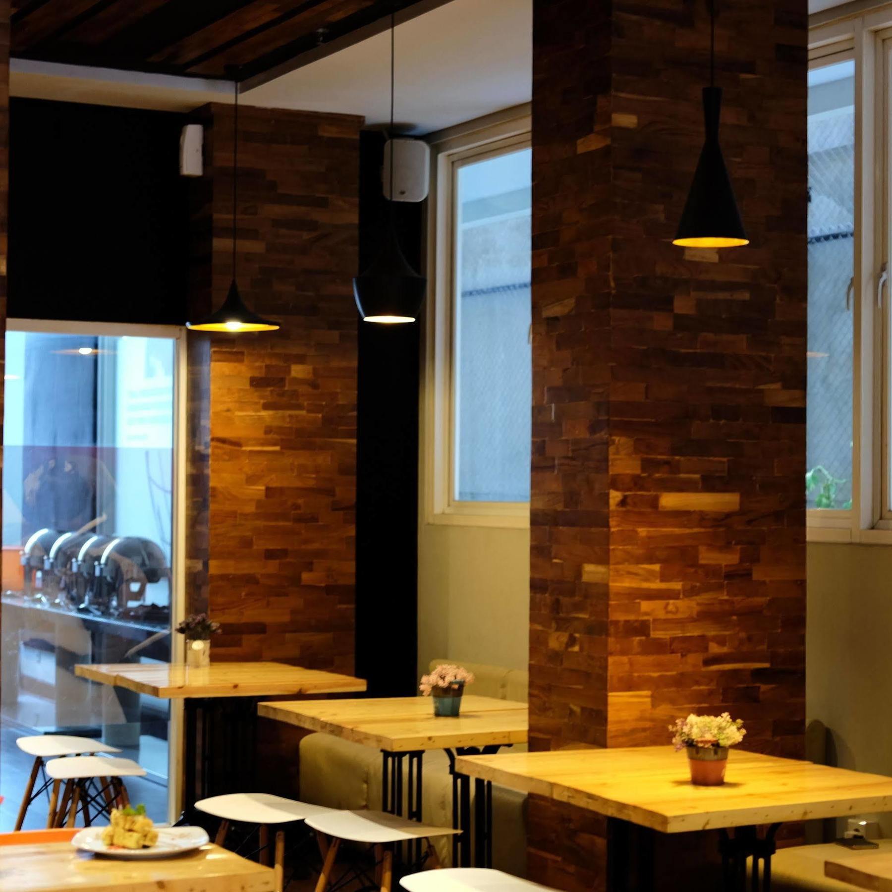 Cleo Hotel Tunjungan Surabaya Exterior photo