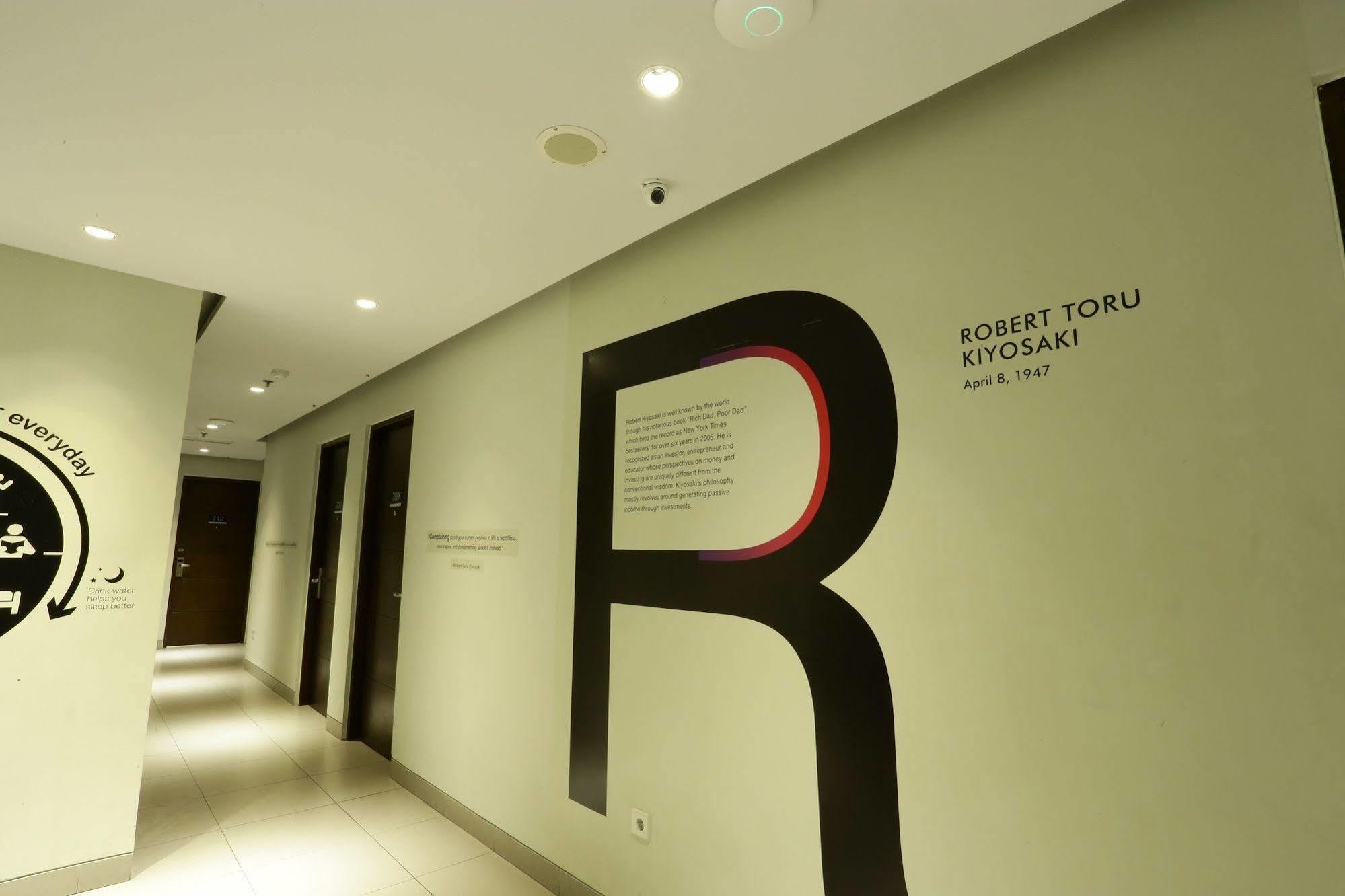 Cleo Hotel Tunjungan Surabaya Exterior photo